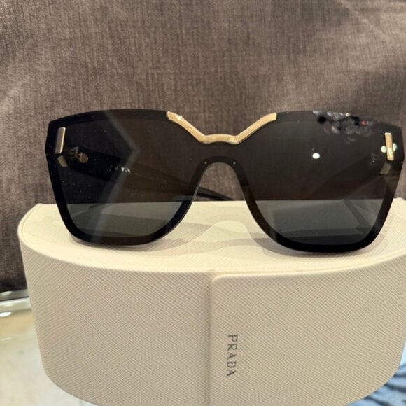 Prada Sunglass - Picture 5 of 16